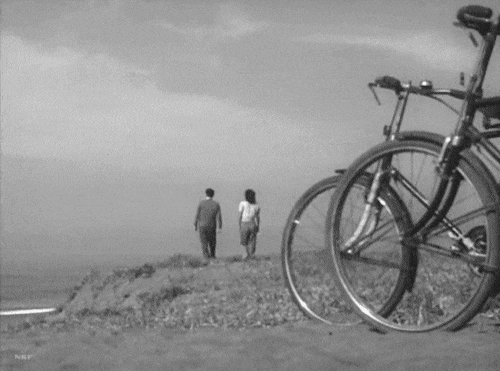 Yasujirô Ozu, Late Spring, 1949 vélo déconfinement tardif.gif, nov. 2020