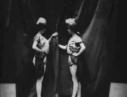 ‎Birth of the Pearl (1901) directed by Frederick S. Armitage l'oeil.gif, mai 2021