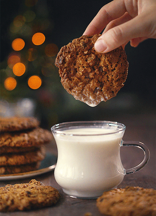 cookie et goutte de lait tremper son biscuit.gif, fév. 2021