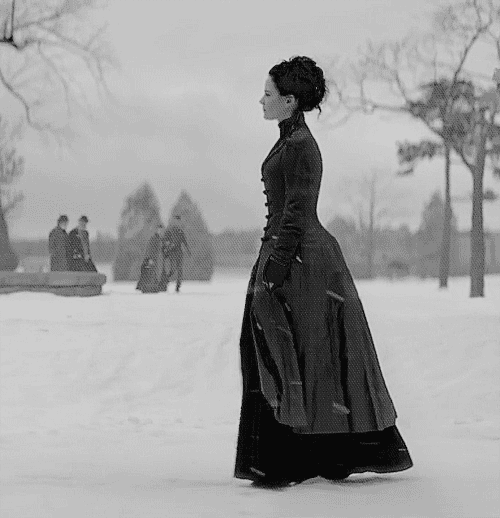 femme qui marche dans la neige.gif, fév. 2020