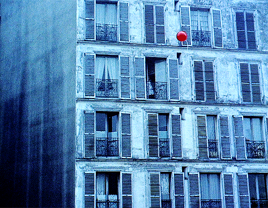 le ballon rouge (1956) dir. Albert Lamorisse la facade.gif, fév. 2021