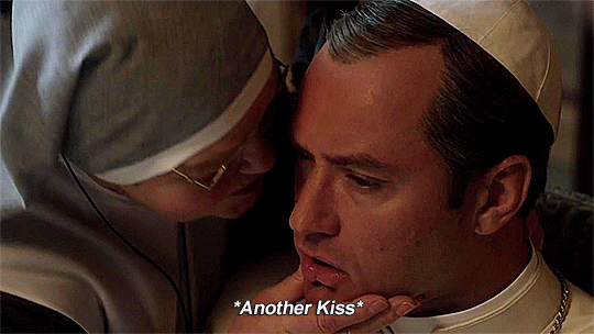 the young pope pape baiser.gif, fév. 2020