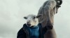 Lamb (2021) Valdimar Jóhannsson mouton enfant école prendre un agneau par la main