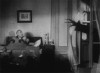la main de vampire tendue par la fenêtre