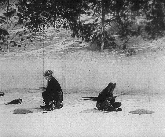 Buster Keaton The Frozen North les deux pêcheurs dans la glace ça mord