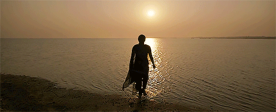 DC   dir. by Arun Matheswaran marcher sur le soleil