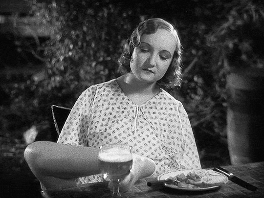 Frances O'Connor in Freaks (1932) je lève mon verre à votre santé
