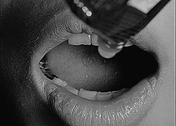 Funeral Parade of Roses (1969) Toshio Matsumoto l'eau rationnée une goutte pour maman