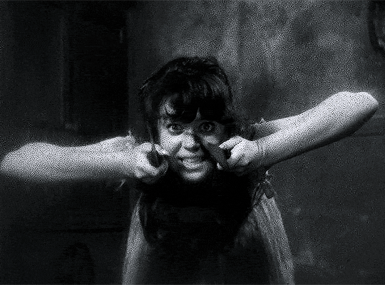 Jill Banner as Virginia Merrye Spider Baby 1967 couteau entre les dents l'attaque de l'araignée