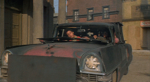 The Jezebels aka Switchblade Sisters (1975, Jack Hill) arme guerre départ en vacances la voiture était chargée