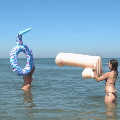 bouées jeux de plage l'été la saison des amours