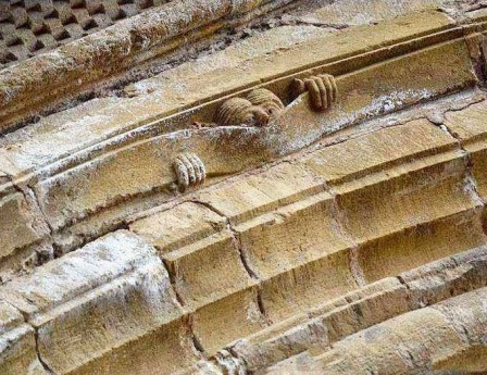 A_little_Medieval_humour_Abbey_of_Sainte_Foy_Conques_c1050.jpg