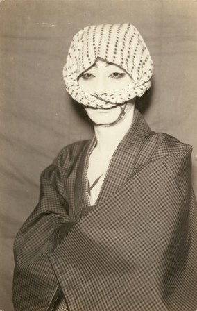 Acteur_de_kabuki_Japon_vers_1930.jpg