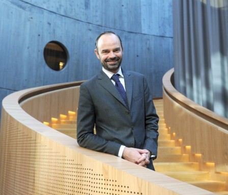 Edouard_Philippe__ma_passion_les_glissades_sur_les_rampes_d_escalier.jpg