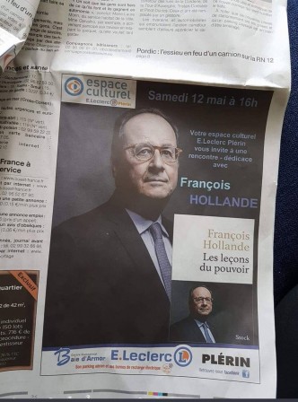 François Hollande à l'espace culturel E.Leclerc.jpg