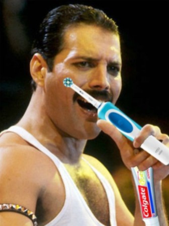 Freddie Mercury soutient l'Union Francaise pour la Santé Bucco-Dentaire.jpg