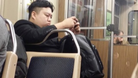 Kim_Jong-un_metro.jpg