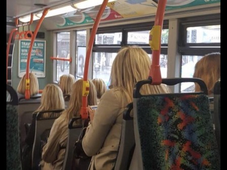 Marine Le Pen clones en bus.jpg