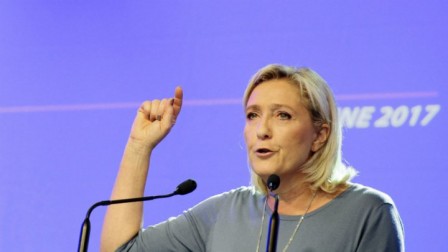 Marine_Le_Pen_demande_a_aller_aux_toilettes.jpg