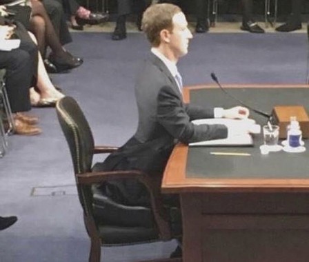 Mark Zuckerberg facebook dos hyperlordose.jpg