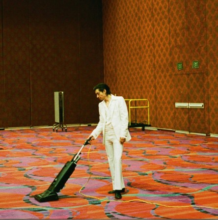 Tranquility Base Hotel and Casino aspirateur de soirée.jpg, janv. 2020