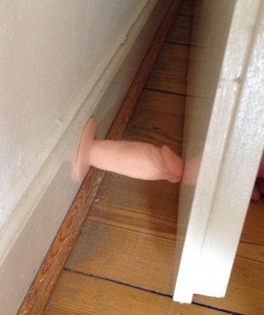 cale_porte_sexe_suction-cup-dildo-doorstop.jpg