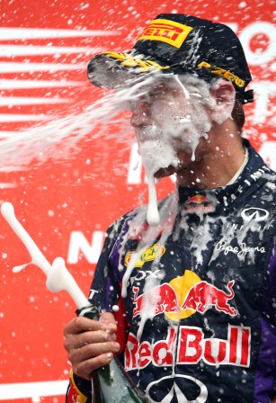 champagne anniversaire red bull éjaculation faciale le sens de la fête.jpg