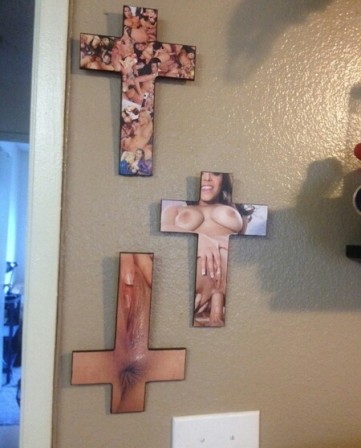 croix pornographie satan Jésus.jpg
