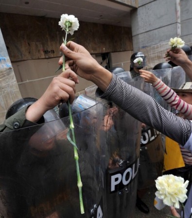 des fleurs pour la police anniversaire.jpg