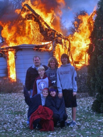 famille_bonheur_album_souvenir_feu.jpg