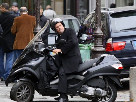 francois_hollande_scooter.jpg