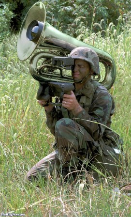 guerre tuba gros tromblon musique feu concert du nouvel an.jpg