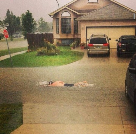 natation_en_ville_pluie.jpg