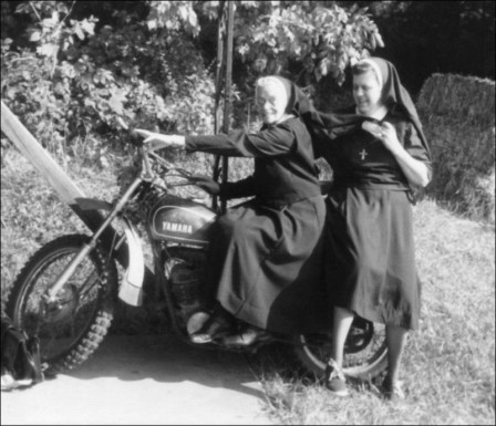 nonne moto.jpg