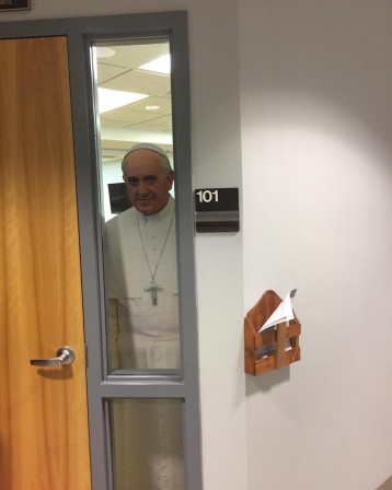 pape le visiteur bonjour.jpg