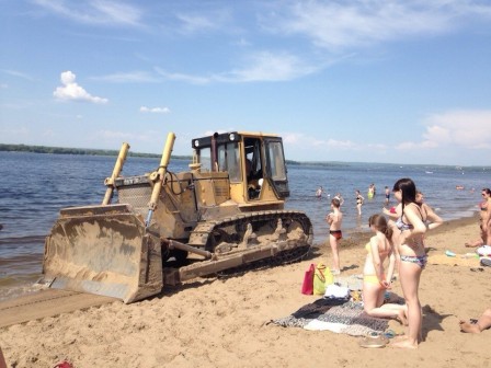 pelleteuse sur la plage.jpg