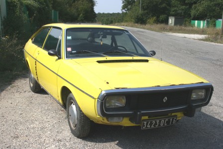 renault_15_voiture_epave.JPG