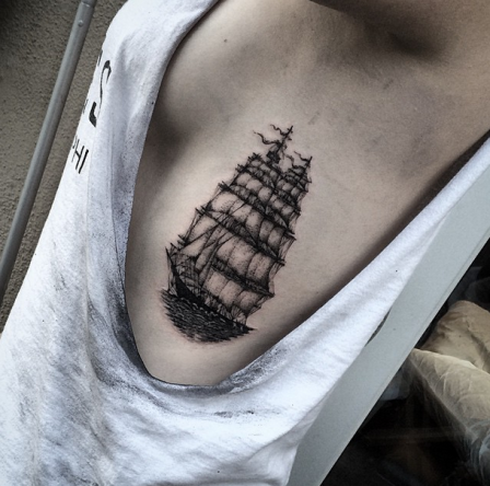 tatouage_navire_et_mon_ame_reveuse_appareille_pour_un_ciel_lointain.png