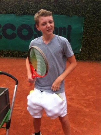 tennis_balle_quand_Roland_Garros_approche_le_short_du_passionne_se_remplit_de_balles.jpg