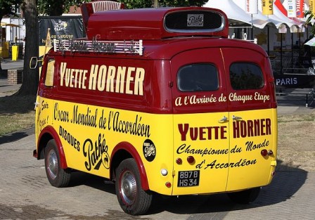 tour_de_france_caravane_velo_yvette_horner.jpg