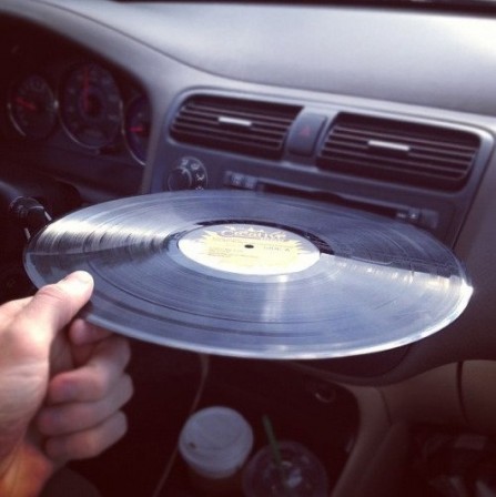 vinyl_lecteur_voiture.jpg