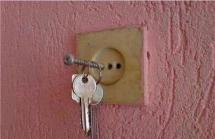 porte-clefs_bricolage_danger_prise_electrique.jpg