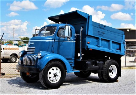 1941 Chevrolet COE Dump Truck beau comme un camion bleu.jpg, juin 2020