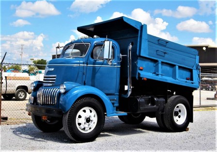 1941 Chevrolet COE Dump Truck beau comme un camion bleu.jpg, juin 2020