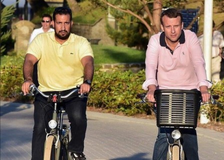 Alexandre Benalla et Emmanuel Macron Tour de France.jpg, juin 2021