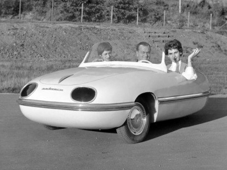 Brutsch 200 Spatz a 3-seater and 3-wheeled car with a plastic body in the 1950s famille et triangulation ménage à trois les solutions techniques.jpg, août 2021