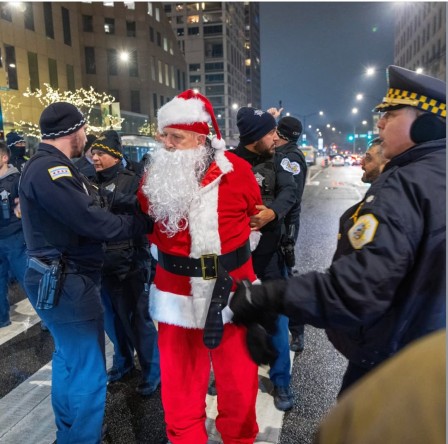 Chicago police arrestation du Père Noël ennemi intérieur