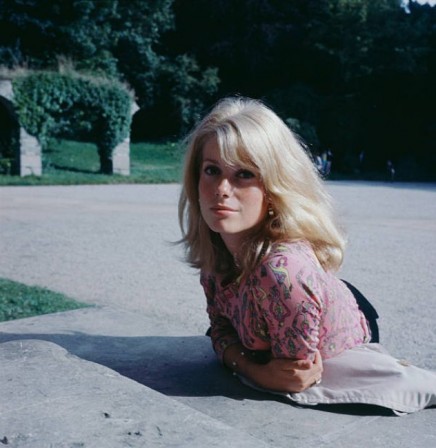 France Dimanche Catherine Deneuve cul de jatte, le récit de sa terrible opération, 1963.jpg, nov. 2020