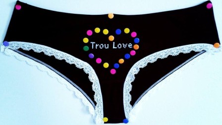 Jalna de Ranech trou love culotte brodée amour saint valentin fête du slip.jpg, déc. 2022