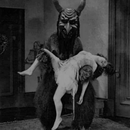 Krampus la créature mi-chèvre mi-démon qui frappe les enfants pour les forcer à être sages Krampusnacht la veille de la saint Nicolas.jpg, déc. 2022
